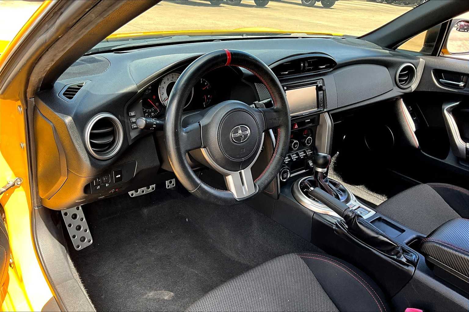 2015 Scion FR-S photo 14