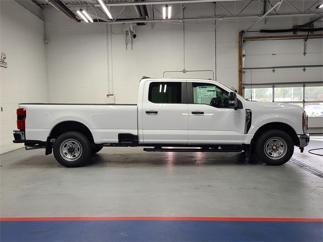 2024 Ford F-350 XL photo 3