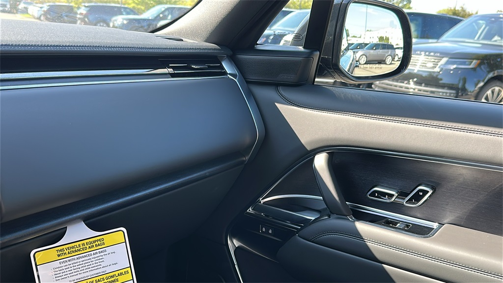 2025 Land Rover Range Rover SE photo 19