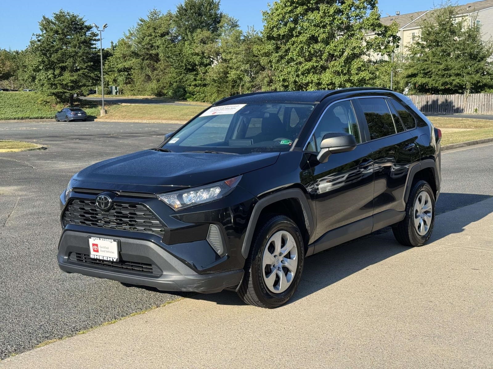 2021 Toyota RAV4 LE photo 9