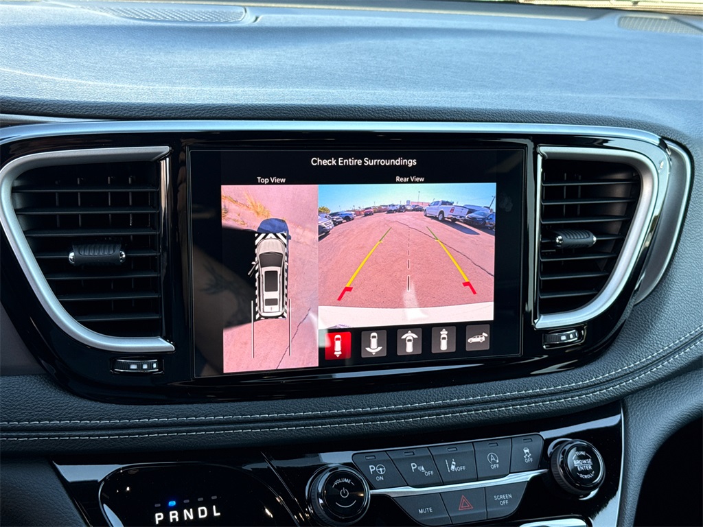 2025 Chrysler Pacifica photo 29