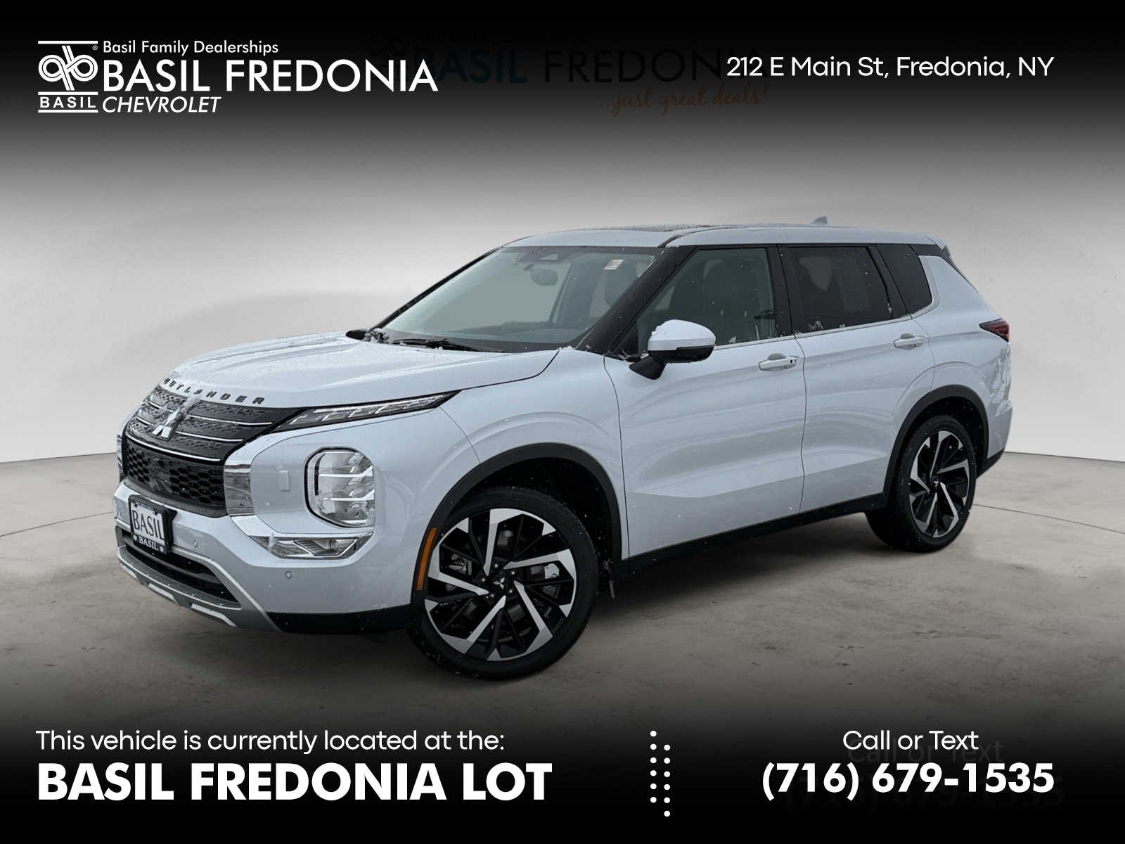 2024 Mitsubishi Outlander SE's photo