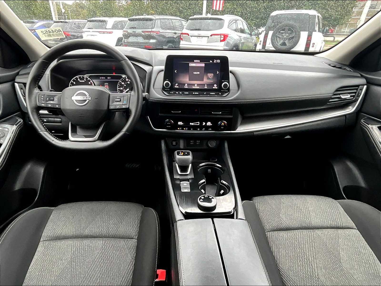 2025 Nissan Rogue SV photo 21