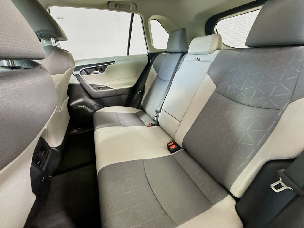 2023 Toyota RAV4 XLE photo 20