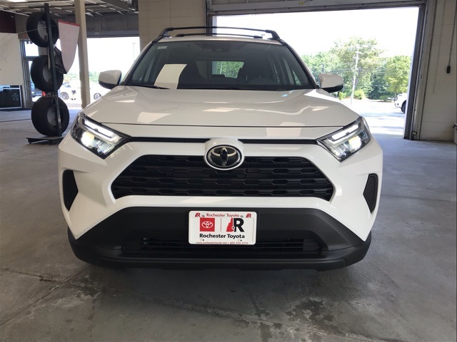 2025 Toyota RAV4 XLE photo 8