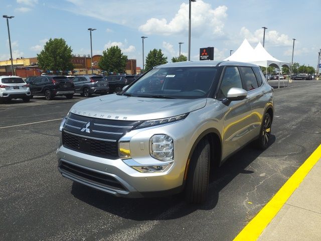 2025 Mitsubishi Outlander SE photo 2
