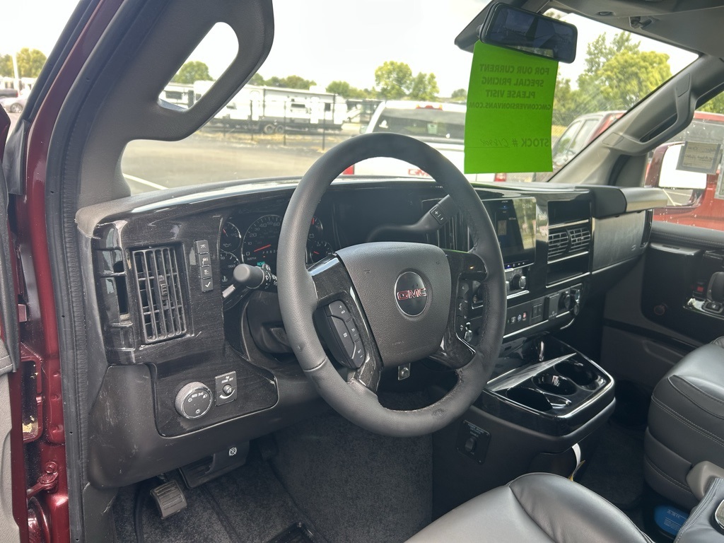 2025 Gmc Savana photo 17