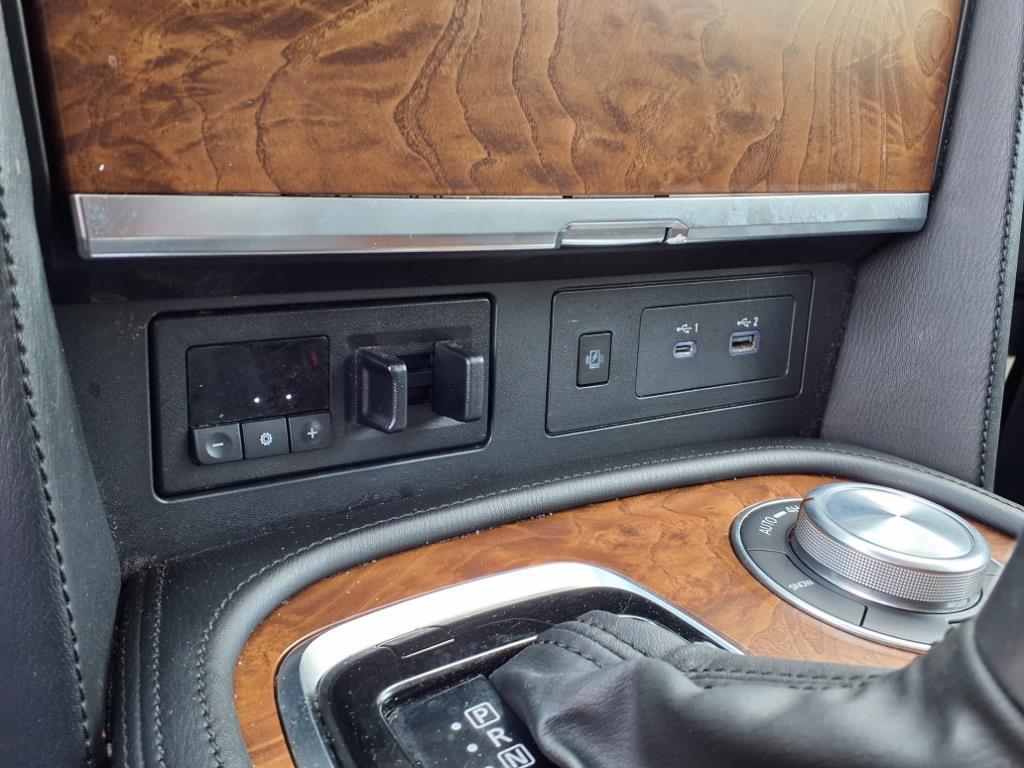 2023 Nissan Armada SL photo 11