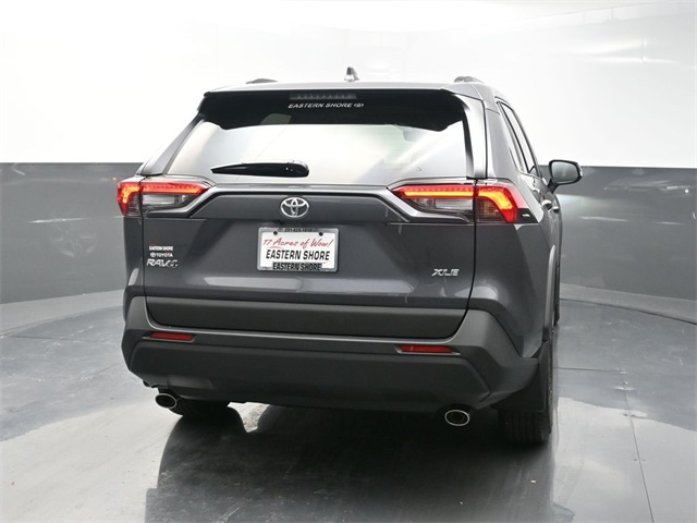 2025 Toyota RAV4 XLE photo 3