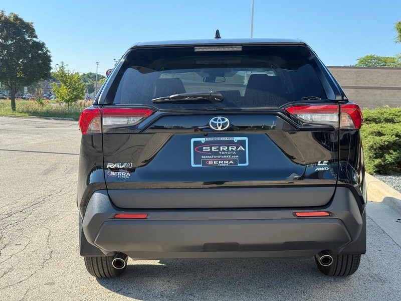 2025 Toyota RAV4 LE photo 4