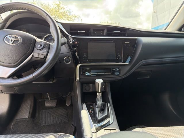 2017 Toyota Corolla L photo 8