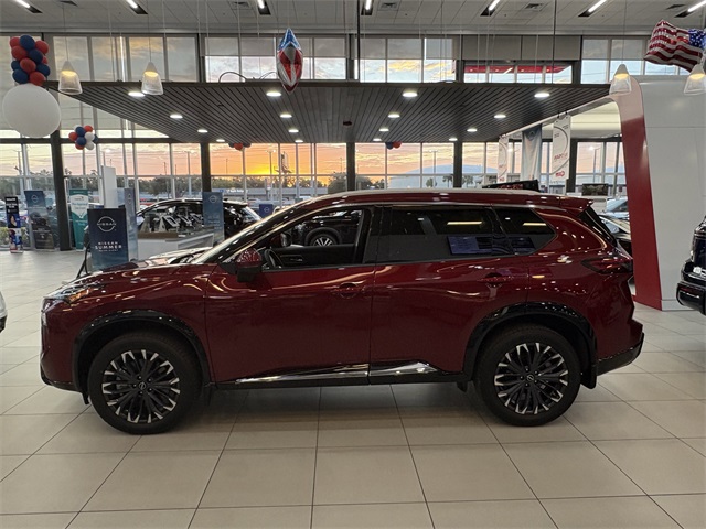 2025 Nissan Rogue Platinum photo 4