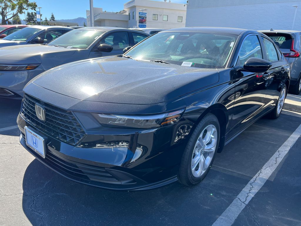 2025 Honda Accord LX's photo