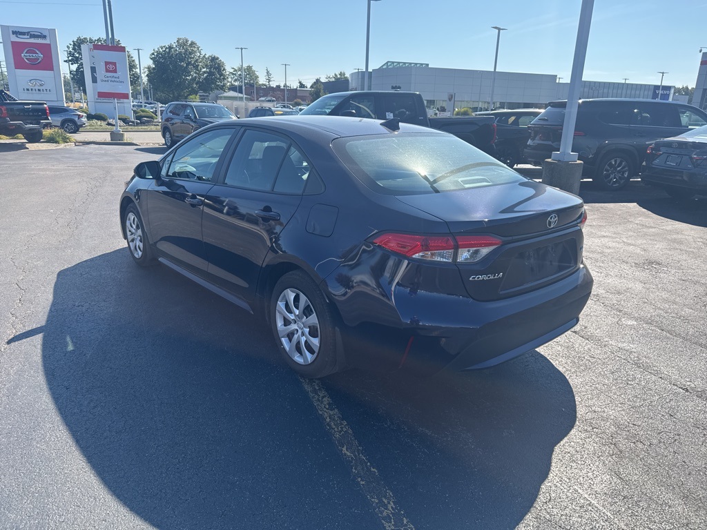 2022 Toyota Corolla LE photo 3