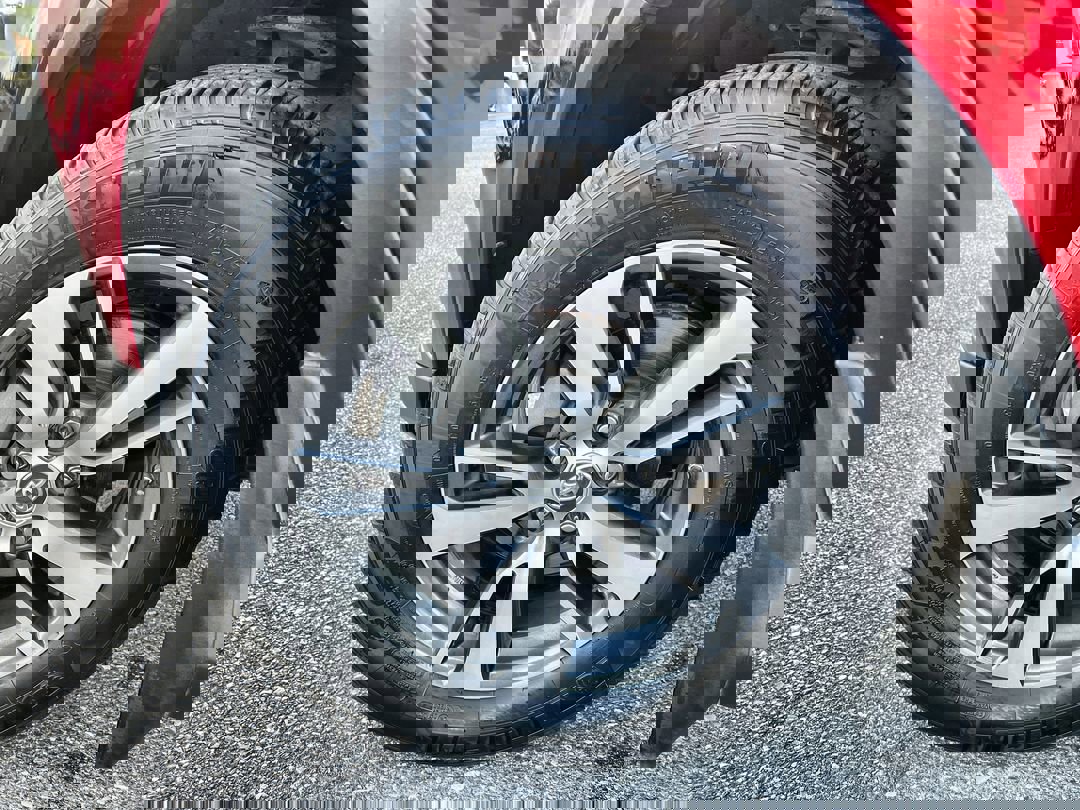 2017 Toyota RAV4 XLE photo 11