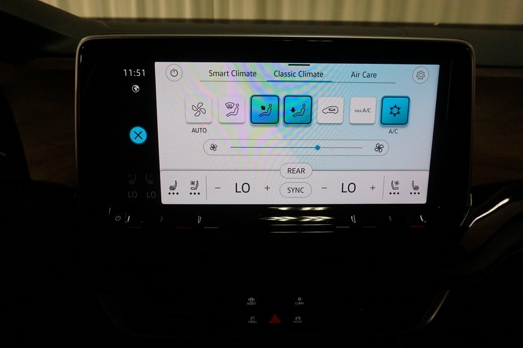 2025 Volkswagen Atlas SE Technology photo 17