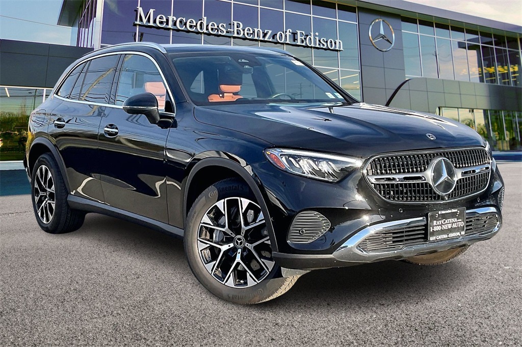 2025 Mercedes-Benz GLC Base's photo