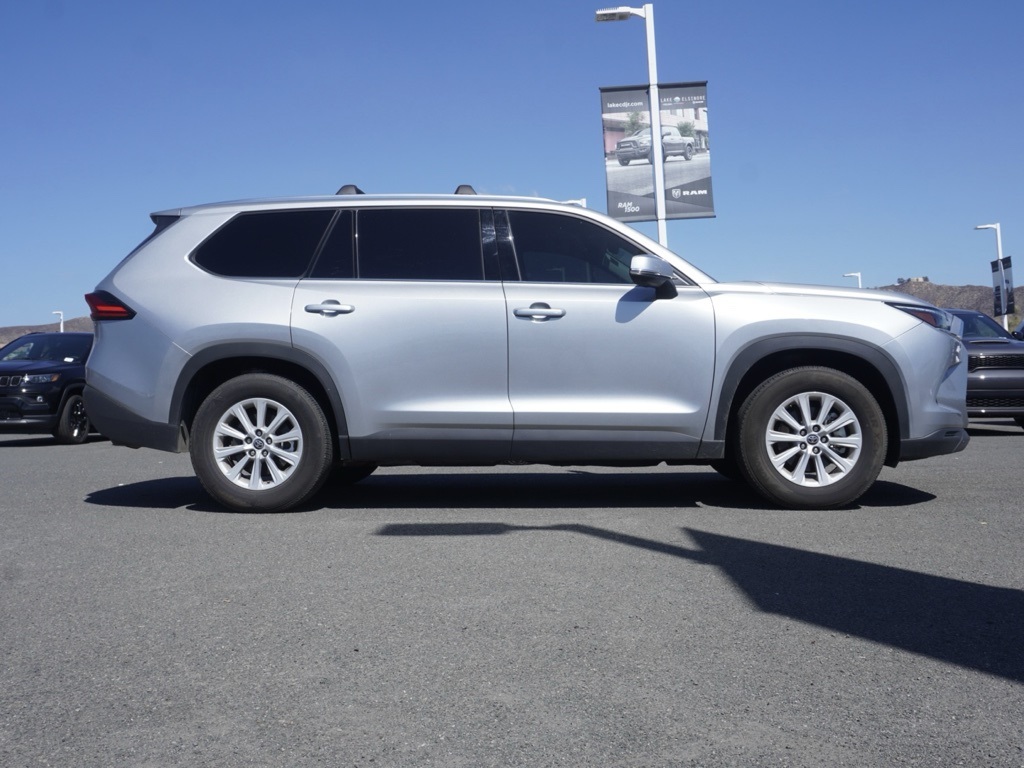 2024 Toyota Grand Highlander Hybrid XLE photo 2