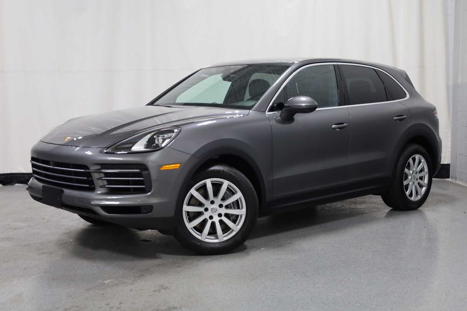 2022 Porsche Cayenne Base's photo