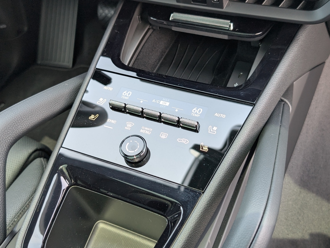 2025 Porsche Cayenne photo 16