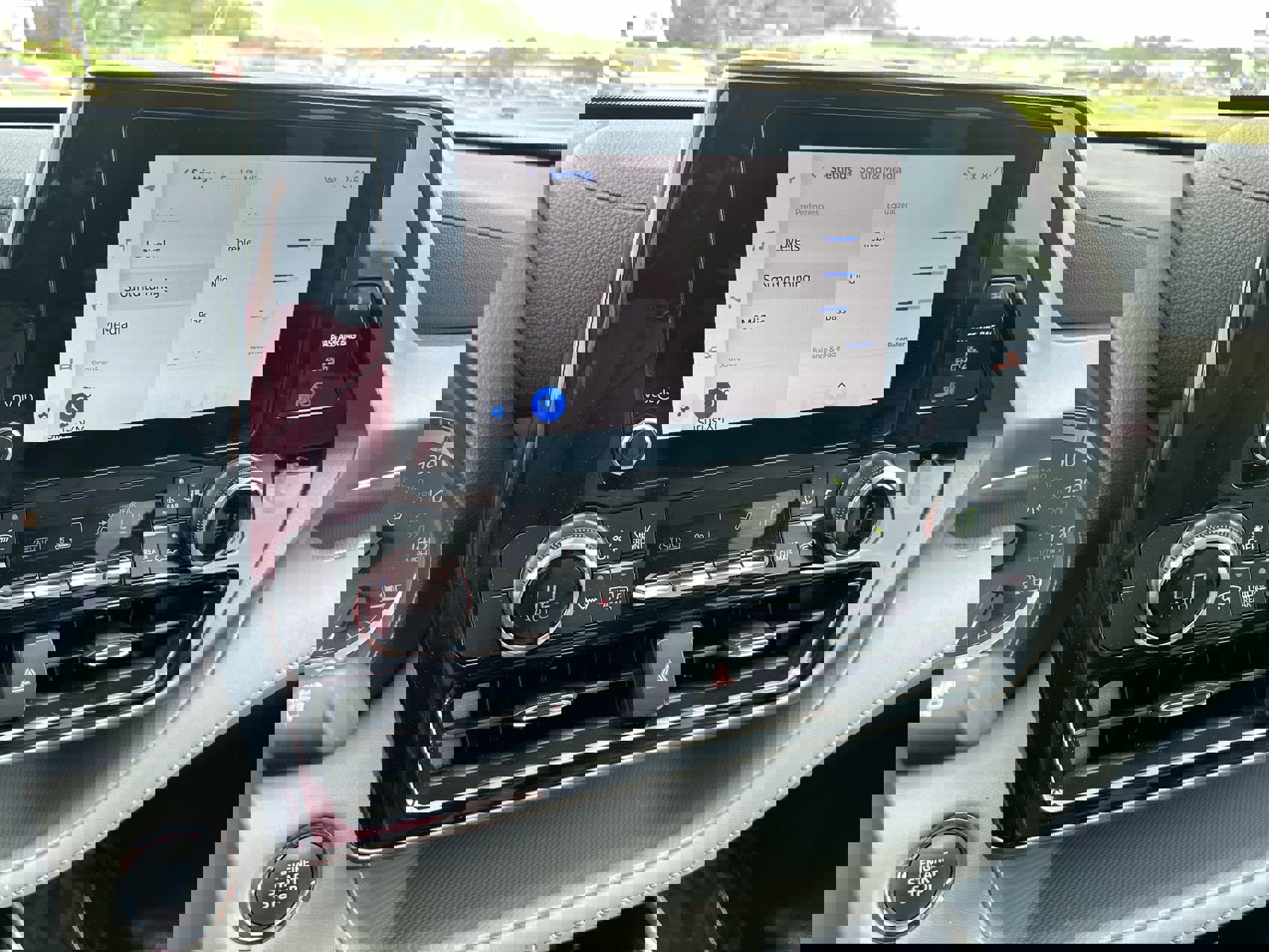 2023 Toyota Highlander L photo 12