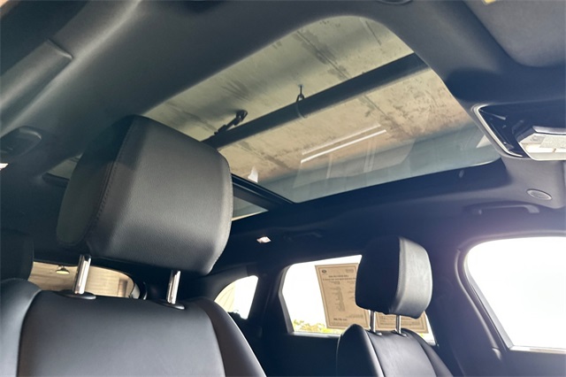 2025 Land Rover Range Rover Velar SE photo 16