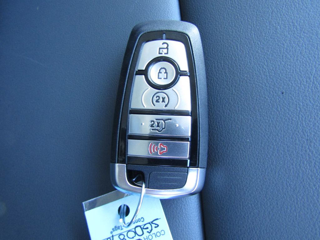 2025 Ford Explorer photo 32