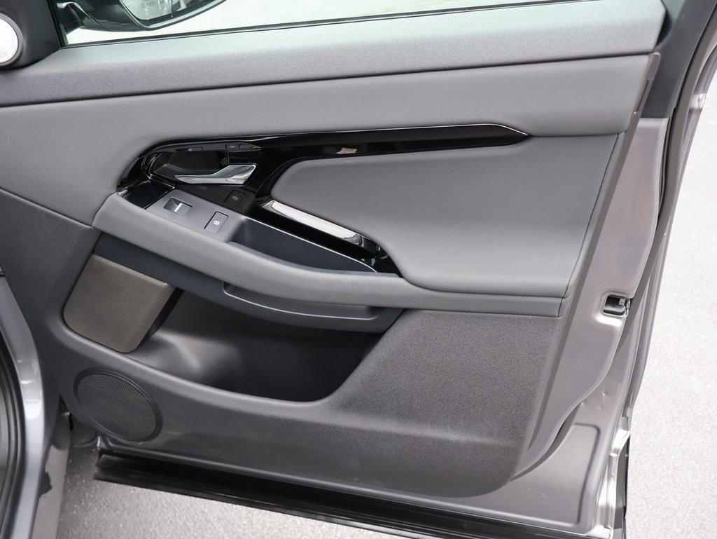 2024 Land Rover Range Rover Evoque Dynamic SE photo 11