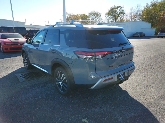 2025 Nissan Pathfinder Platinum photo 4