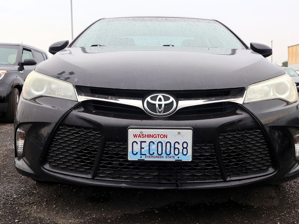 2015 Toyota Camry SE photo 9