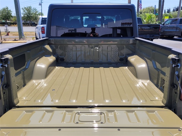 2025 Jeep Gladiator Willys photo 7
