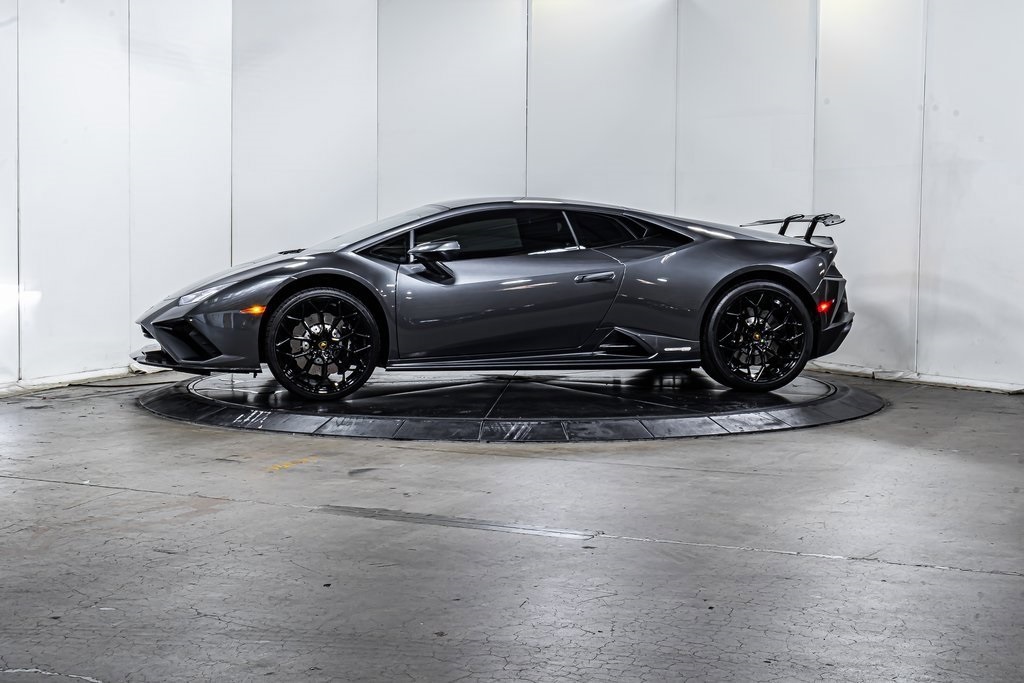 2022 Lamborghini Huracan Evo Coupe photo 2