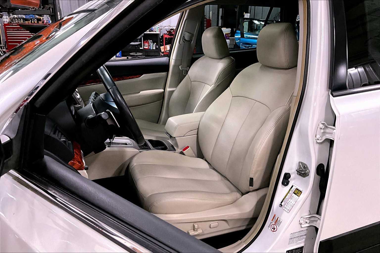 2012 Subaru Outback 2.5i Limited photo 7