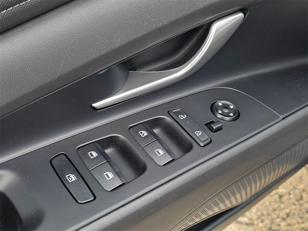 2024 Hyundai Elantra SEL Convenience photo 22