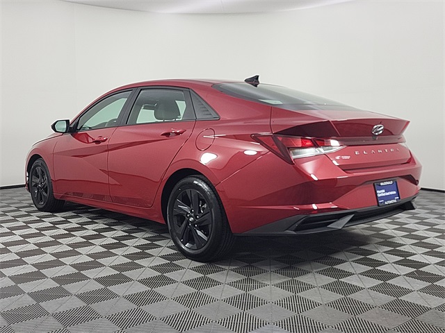 2022 Hyundai Elantra SEL Convenience photo 3