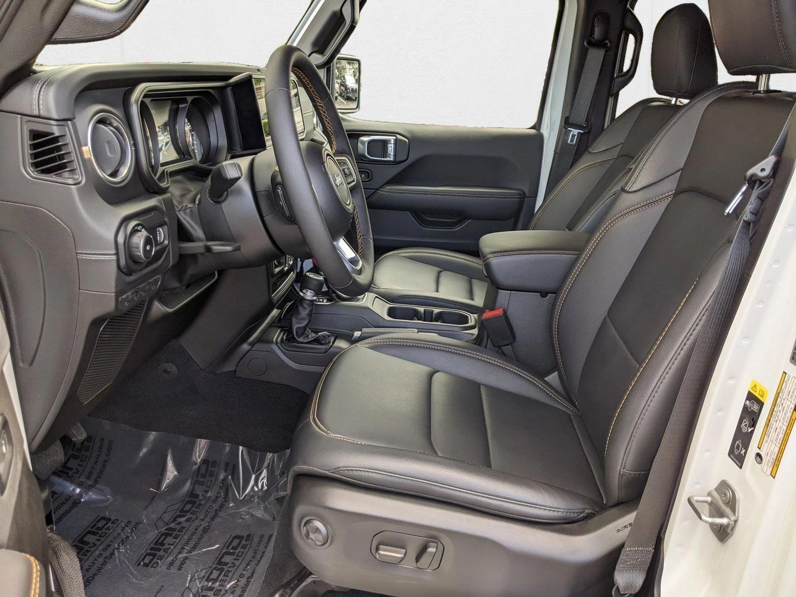 2024 Jeep Wrangler Sahara photo 18