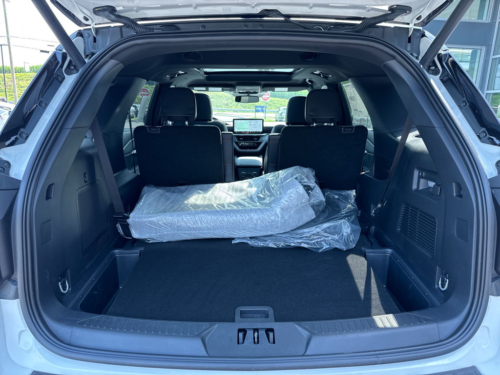 2025 Ford Explorer ST-Line photo 11