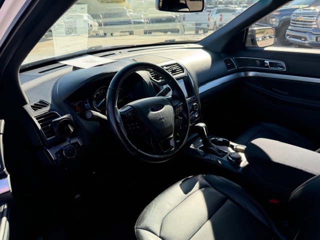 2017 Ford Explorer XLT photo 3