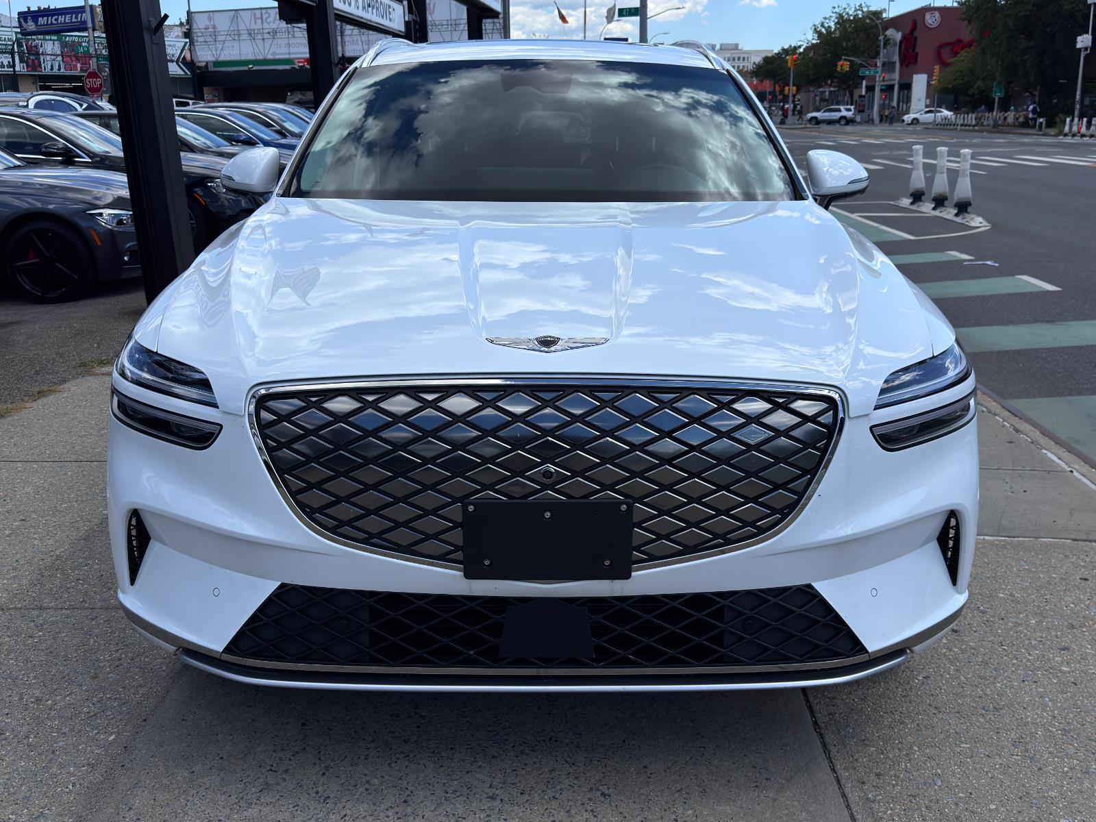 Used 2024 GENESIS GV70 Advanced with VIN 5NMMCET19RH002076 for sale in Queens, NY