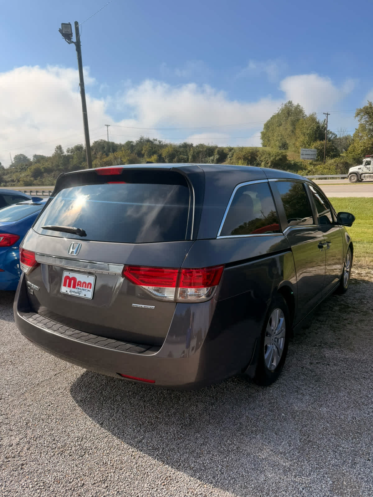 2016 Honda Odyssey SE photo 3