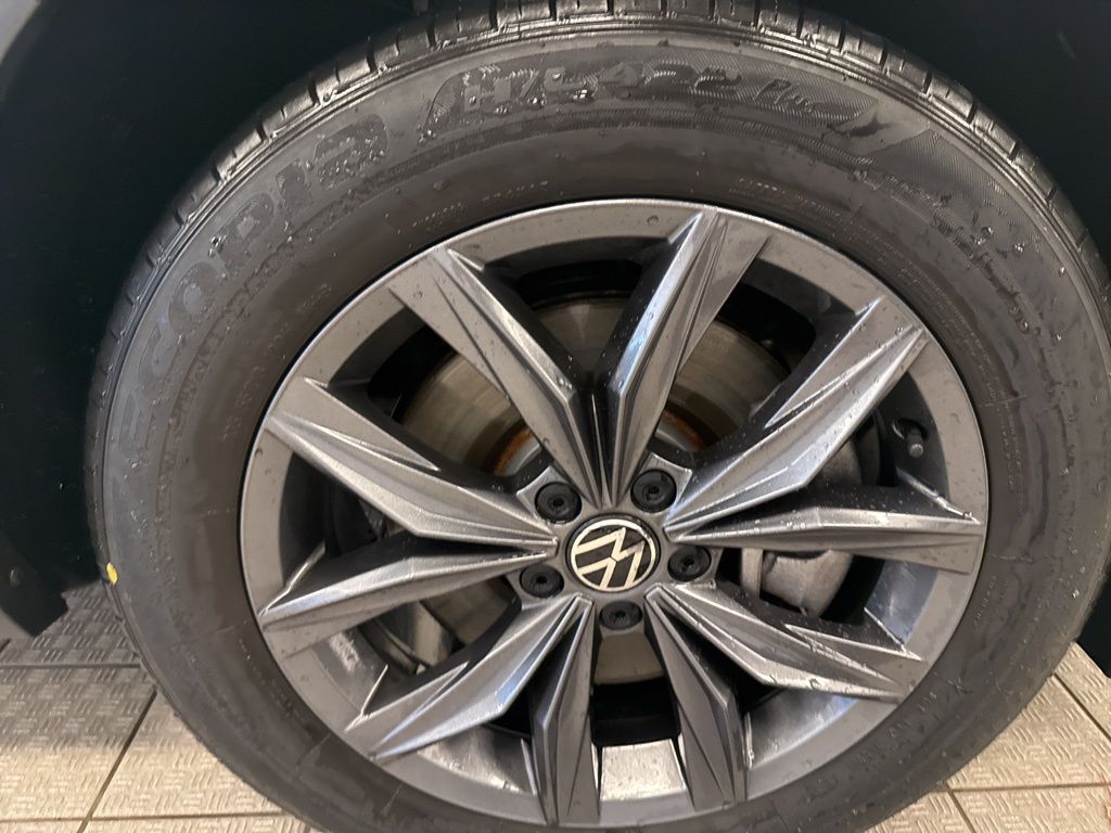 2022 Volkswagen Tiguan SE photo 3
