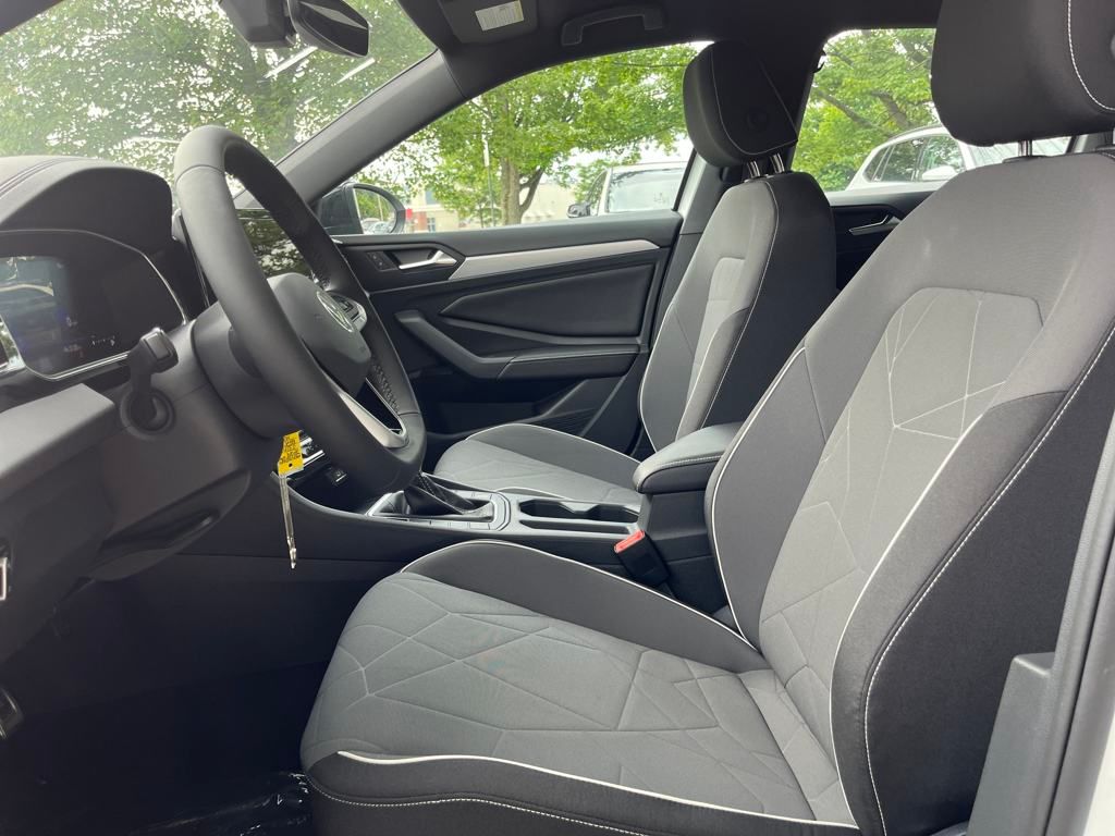 2025 Volkswagen Jetta 1.5T Sport photo 3