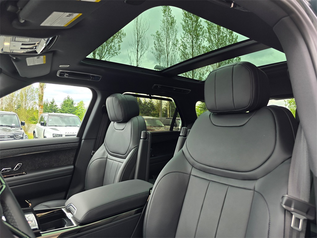 2025 Land Rover Range Rover Sport SE photo 21