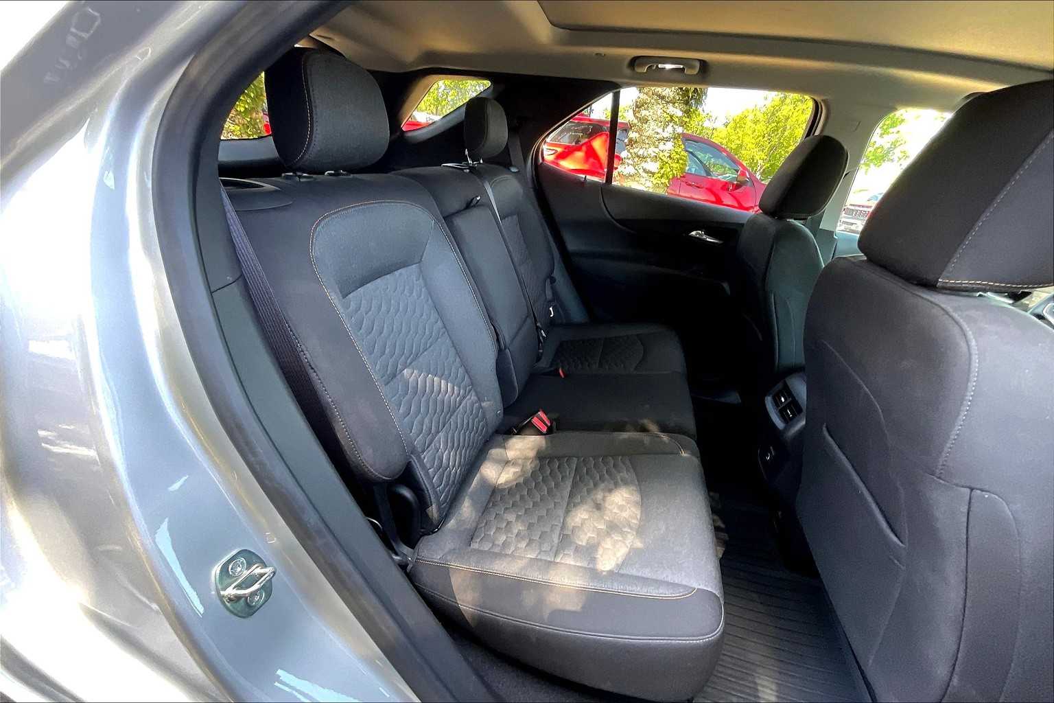 2020 Chevrolet Equinox LT photo 24