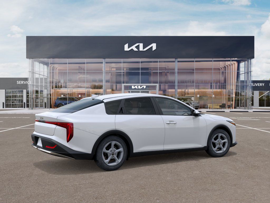 2025 Kia K4 LXS photo 5