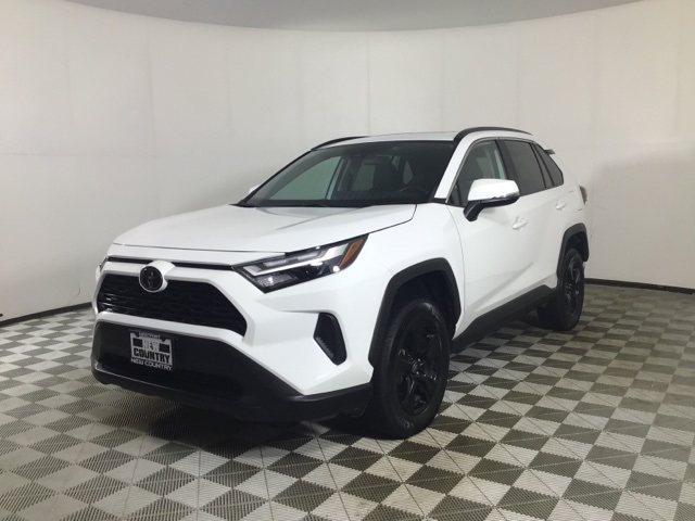 2022 Toyota RAV4 XLE photo 3