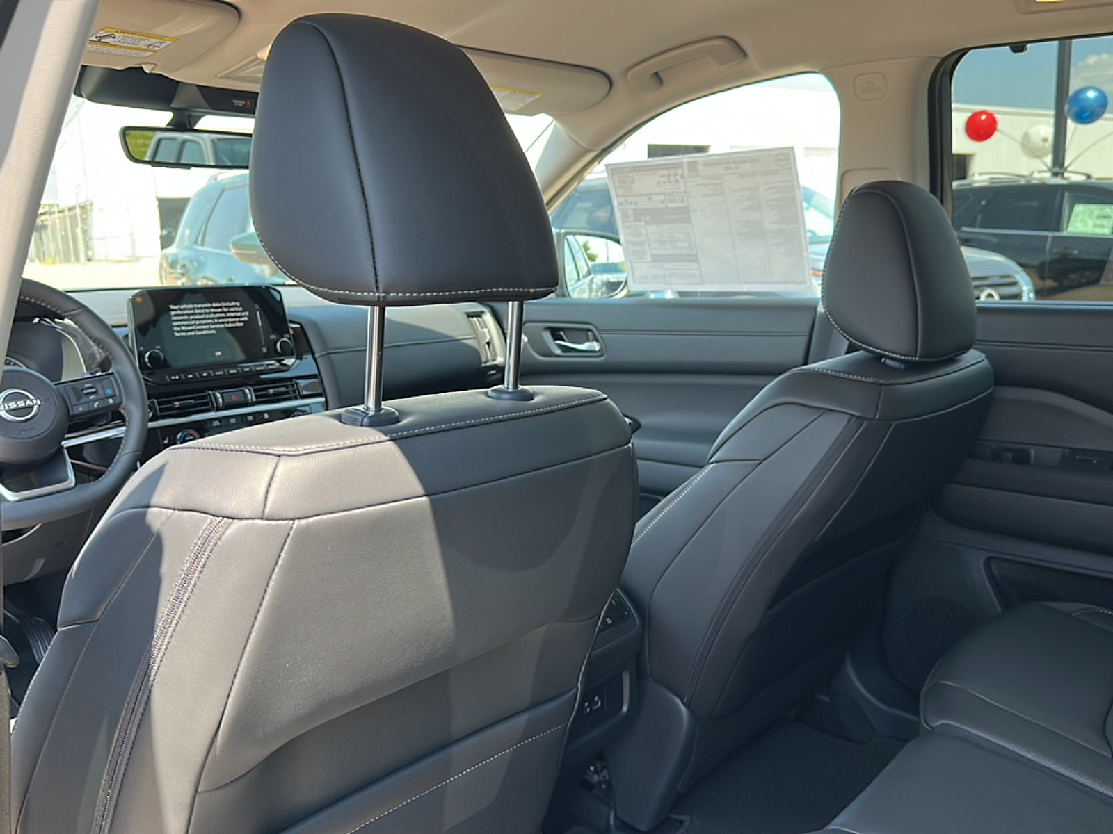 2025 Nissan Pathfinder SL photo 5
