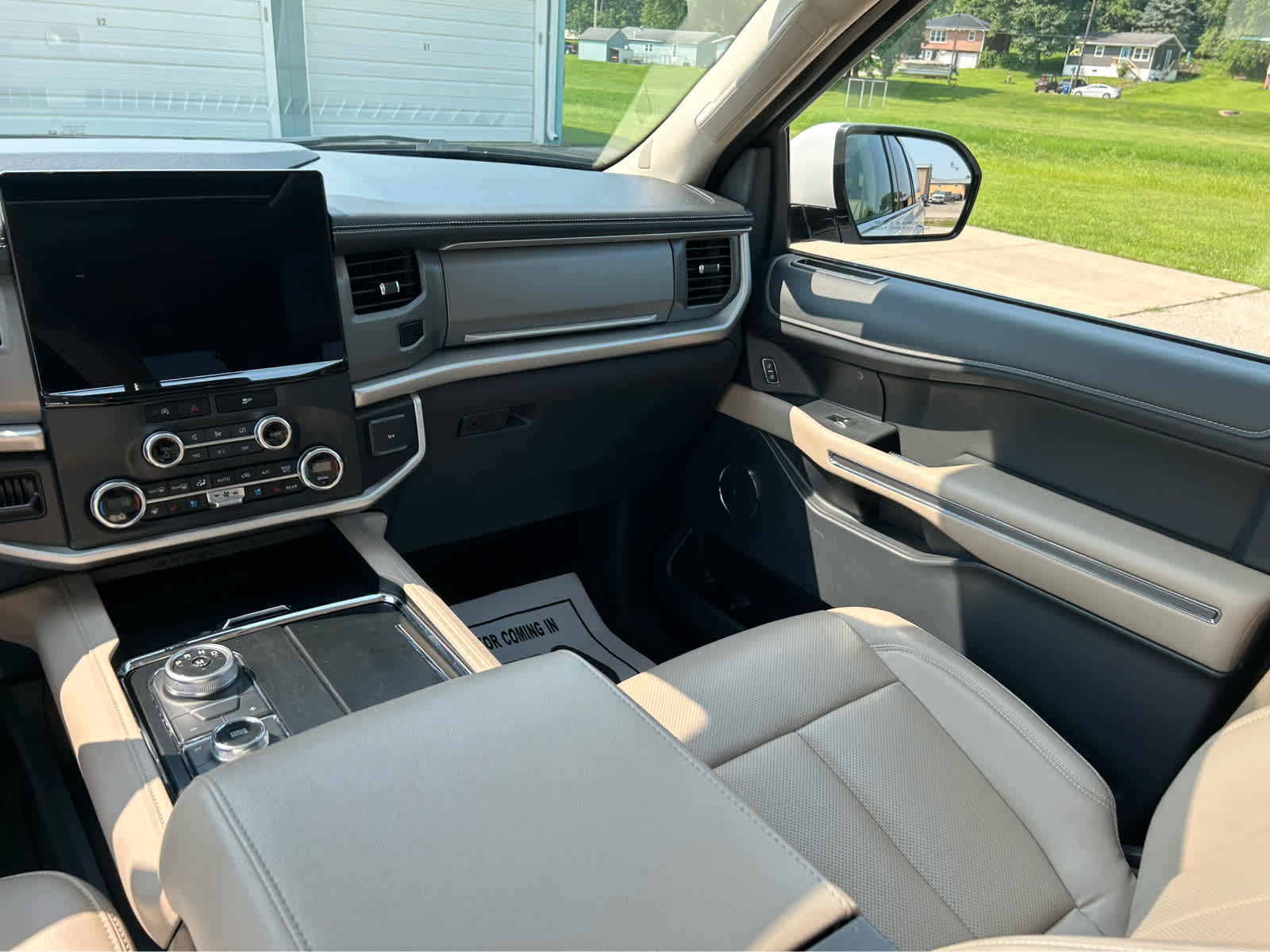 2024 Ford Expedition MAX XLT photo 27
