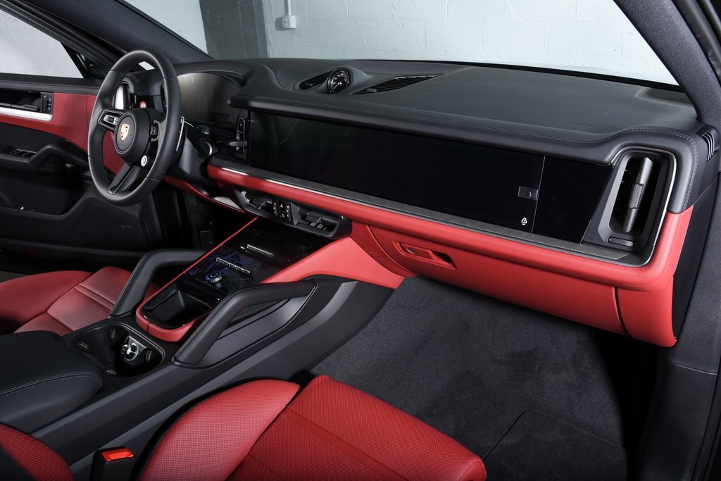 2025 Porsche Cayenne photo 17