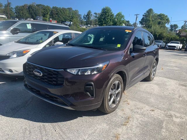 2023 Ford Escape ST-Line photo 4